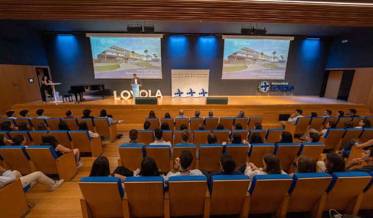 Loyola da la bienvenida a más de 350 nuevos estudiantes de máster del curso académico 2025/2026