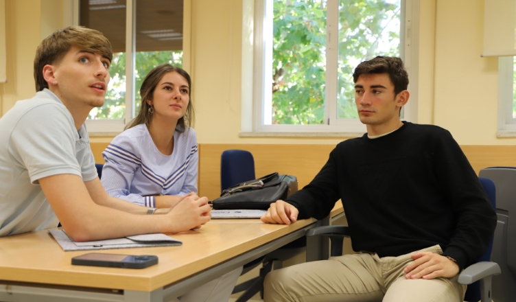 Fineco Kutxabank acerca la realidad del asesoramiento financiero al alumnado de la Universidad Loyola con la segunda edición de su Challenge