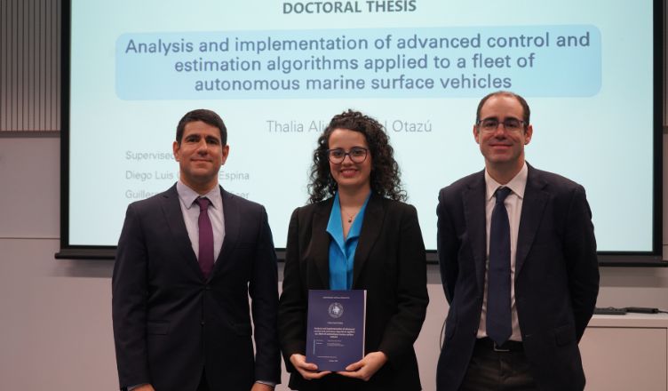 Una tesis de la Universidad Loyola avanza en el control coordinado de flotas de vehículos acuáticos no tripulados