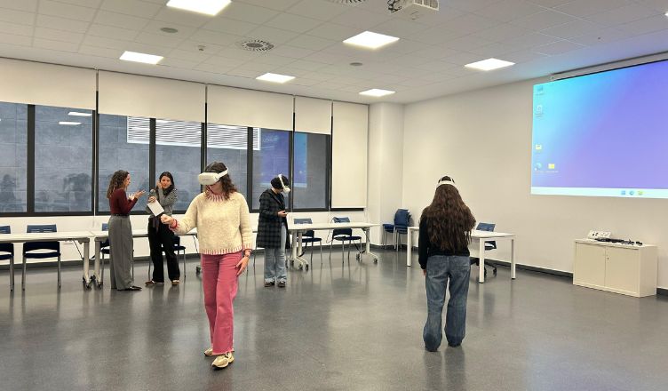 Las estudiantes del Máster Universitario en Atención Temprana de la Universidad Loyola realizan un taller sobre realidad virtual aplicado a la infancia