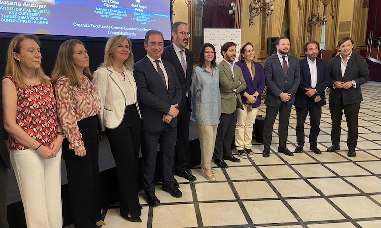 Loyola reúne a más de 100 representantes del mundo empresarial de Córdoba para reflexionar sobre la importancia de los datos en la estrategia empresarial
